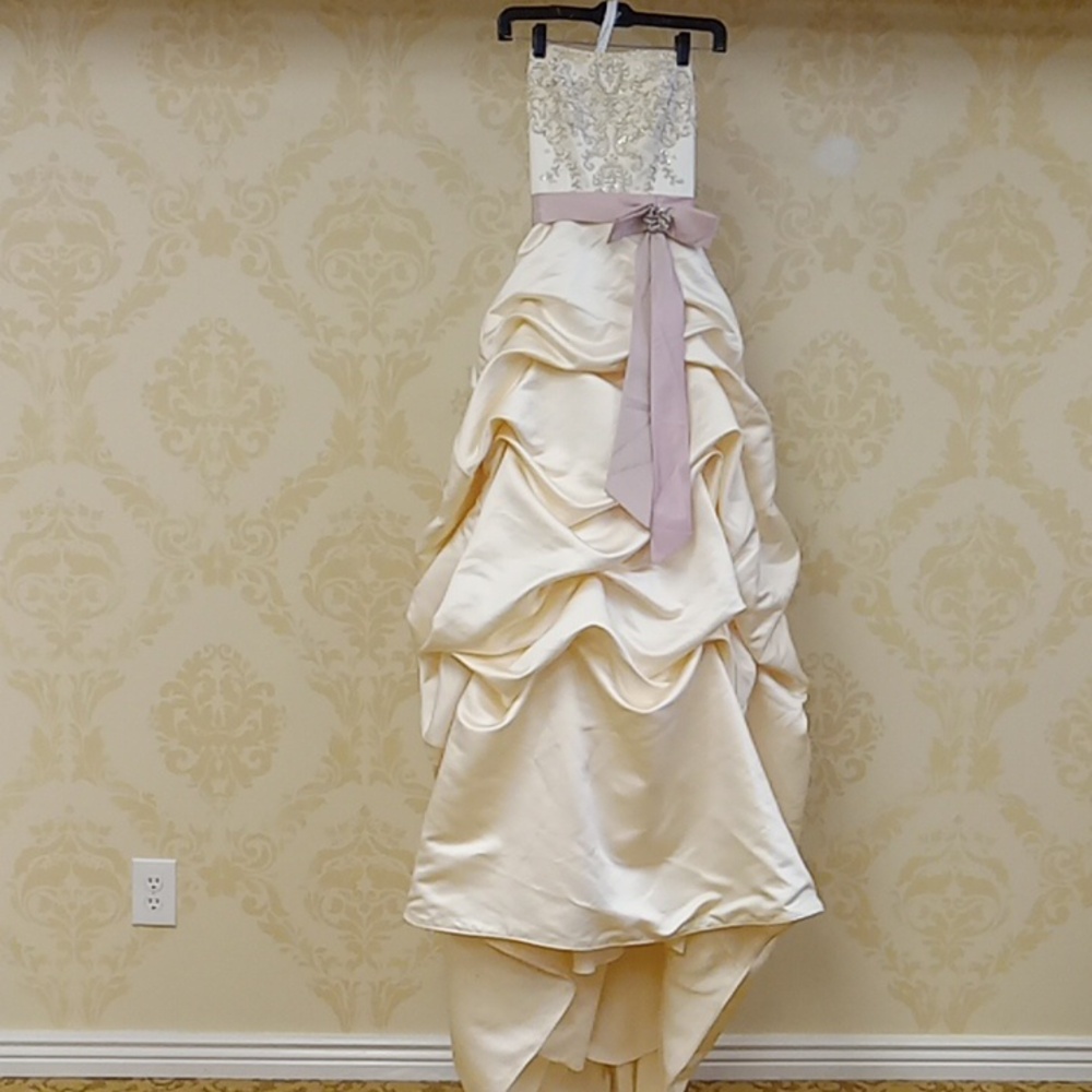 Mary's bridal size 0 wedding gown